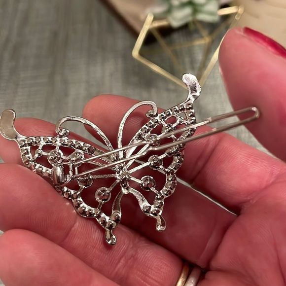 #22 Set of 2 NWOT Sparkly Bling Butterly Barrettes - Picture 12 of 16